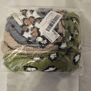 Leopard Print Fuzzy Socks Set